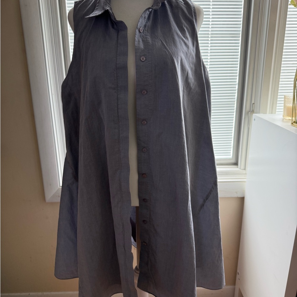 Sleeveless Button-Front Tunic Top in Charcoal Gray